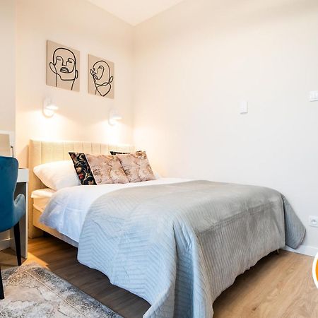 Apartamentysnu, Wola Tower Z Parkingiem 바르샤바 외부 사진